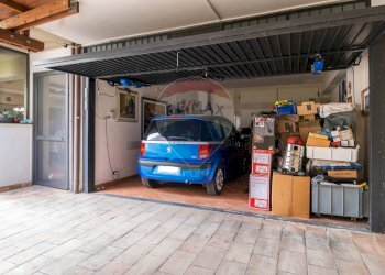 Parcheggio - Villa Via Giovanni Gentile
 
30, Aci Sant'Antonio - foto 49