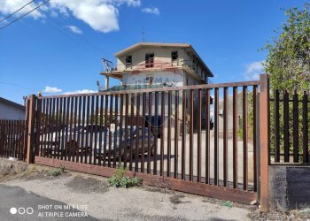 Casa all\'aperto - Magazzino Contrada Marvizzaro
47, Paterno - foto 1