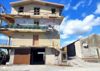 Edificio all\'aperto - Magazzino Contrada Marvizzaro
47, Paterno - foto 18