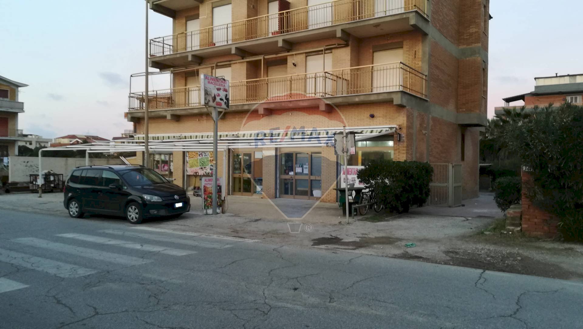 Edificio all\'aperto - Negozio Lungomare degli Ardeatini
 
248, Ardea - foto 1
