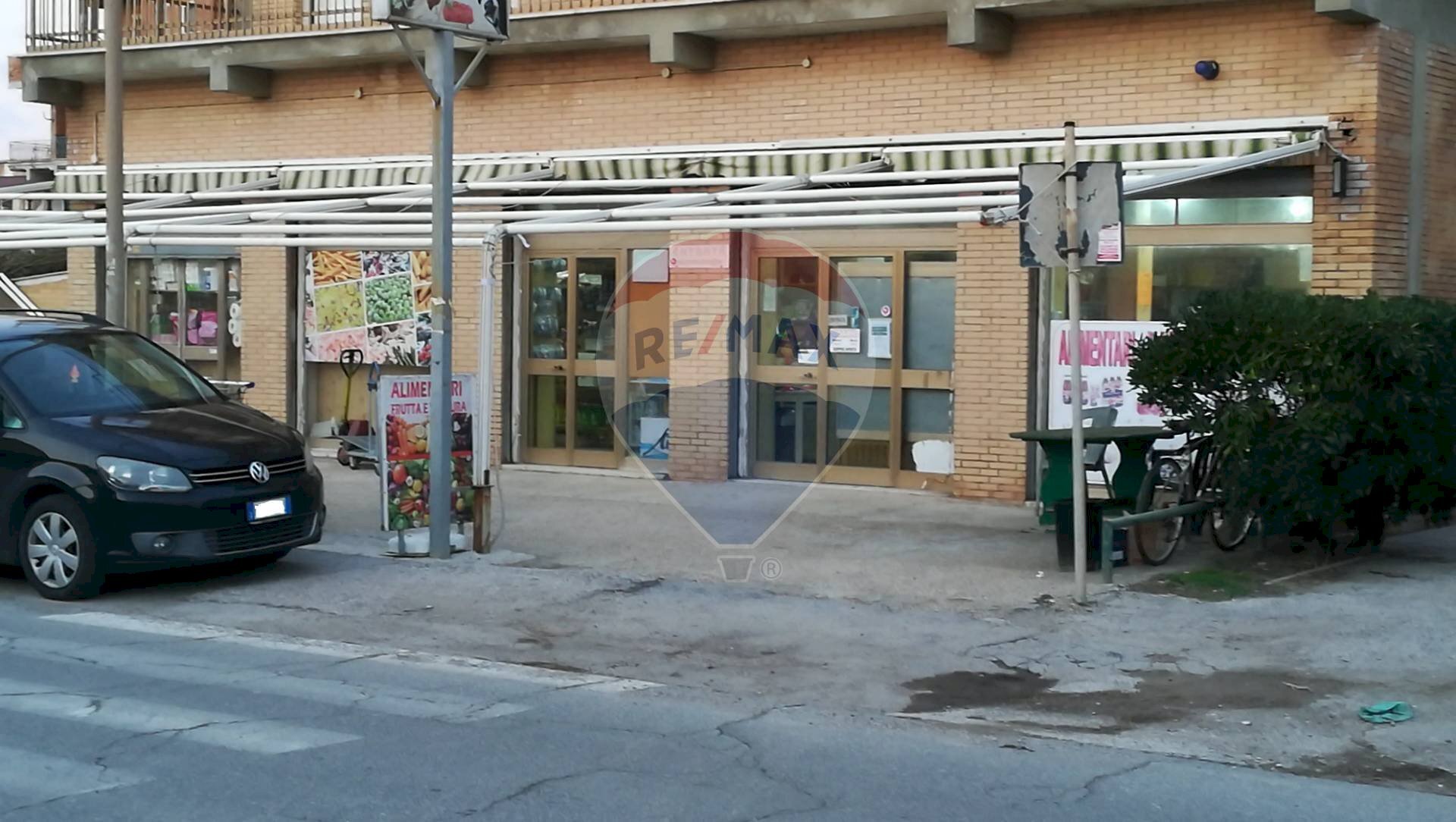 Edificio all\'aperto - Negozio Lungomare degli Ardeatini
 
248, Ardea - foto 2