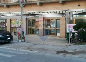 Edificio all\'aperto - Negozio Lungomare degli Ardeatini
 
248, Ardea - foto 2