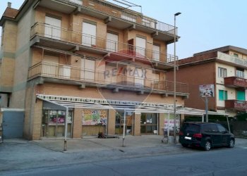 Edificio all\'aperto - Negozio Lungomare degli Ardeatini
 
248, Ardea - foto 4