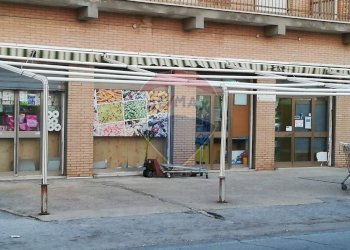 Edificio all\'aperto - Negozio Lungomare degli Ardeatini
 
248, Ardea - foto 6