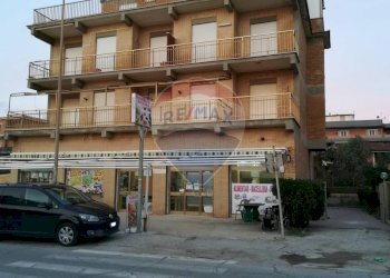 Edificio all\'aperto - Negozio Lungomare degli Ardeatini
 
248, Ardea - foto 7