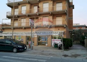 Edificio all\'aperto - Negozio Lungomare degli Ardeatini
 
248, Ardea - foto 8