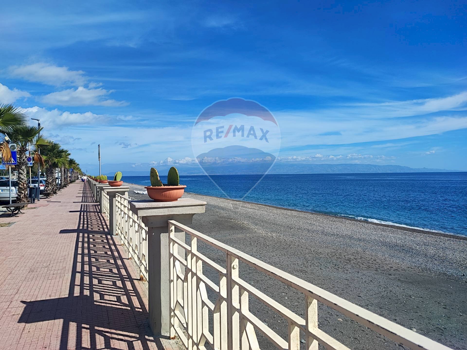 Vista dell\'acqua - Casa indipendente VIA CESARE BATTISTI
 
33, Furci Siculo - foto 1