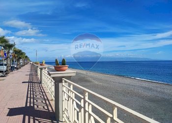 Vista dell\'acqua - Casa indipendente VIA CESARE BATTISTI
 
33, Furci Siculo - foto 1