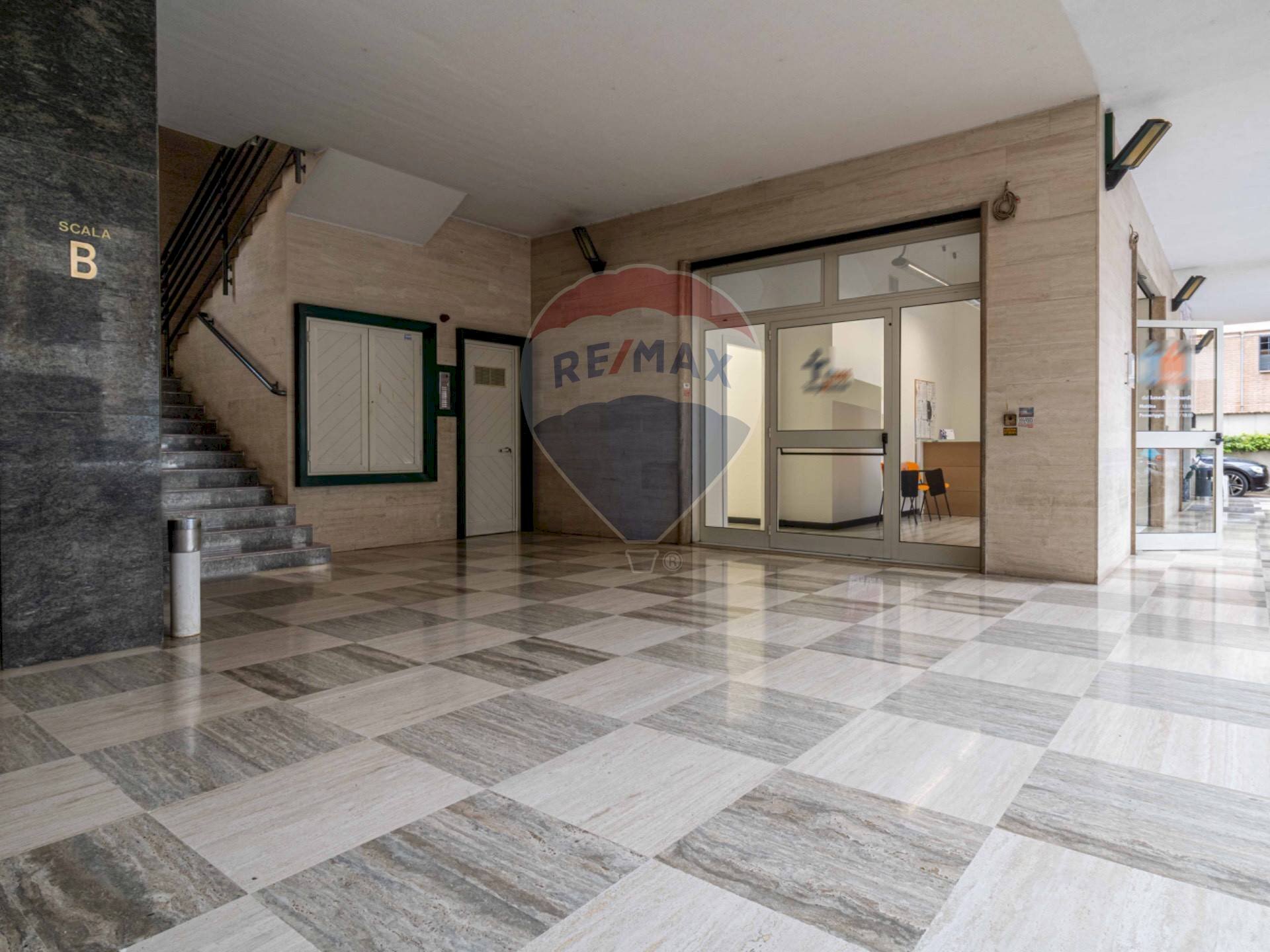 Ricezione / Lobby - Locale Commerciale Via Roma
 
120, Guidonia Montecelio - foto 1