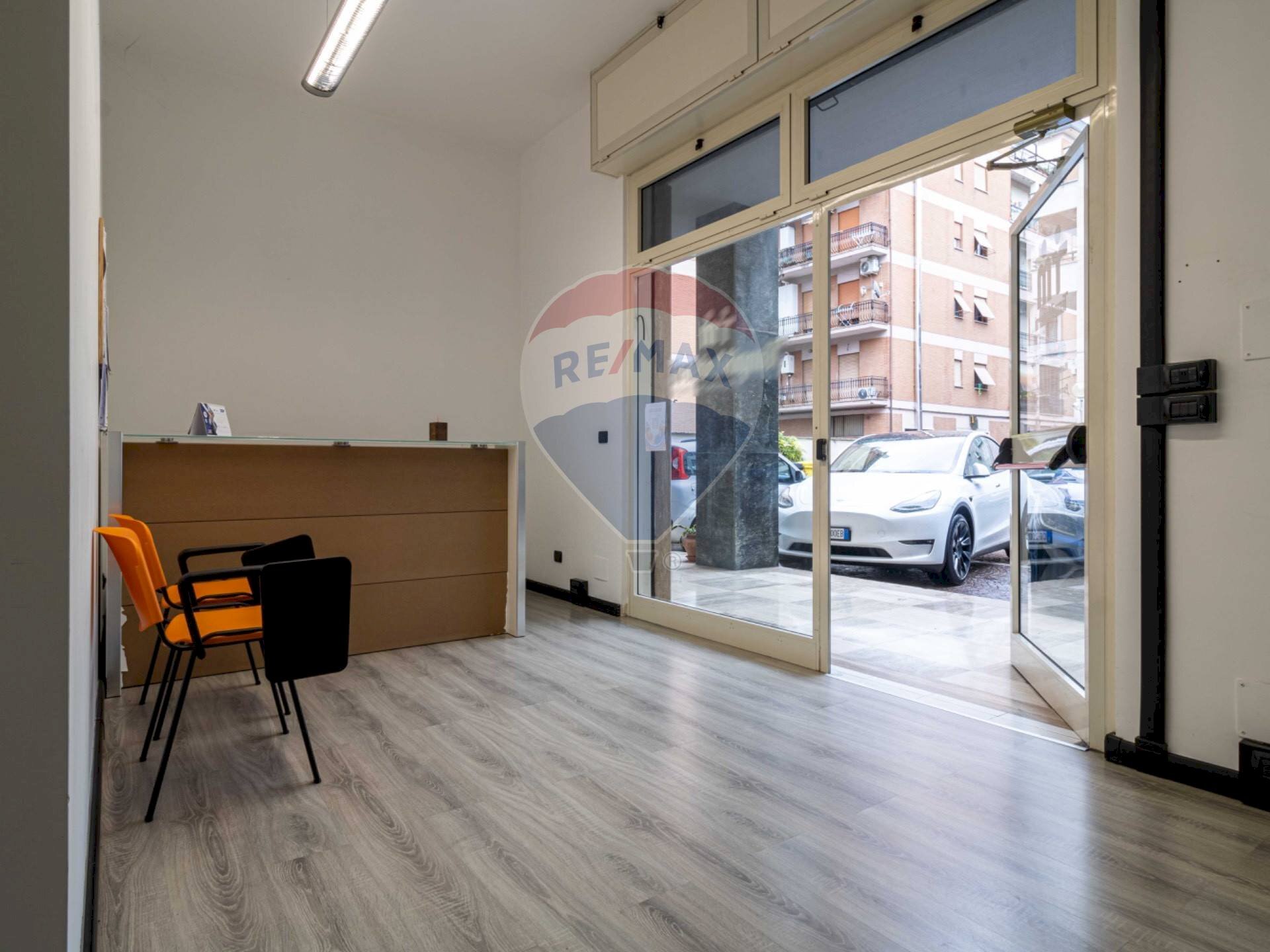 Stanza vuota - Locale Commerciale Via Roma
120, Guidonia Montecelio - foto 3