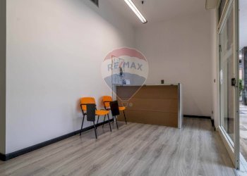 Camera / camera da letto - Locale Commerciale Via Roma
 
120, Guidonia Montecelio - foto 4