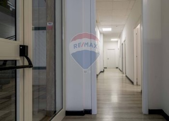 Hall / corridoio - Locale Commerciale Via Roma
 
120, Guidonia Montecelio - foto 5