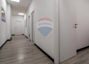 Hall / corridoio - Locale Commerciale Via Roma
 
120, Guidonia Montecelio - foto 6