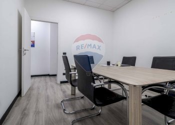 Sala da pranzo - Locale Commerciale Via Roma
 
120, Guidonia Montecelio - foto 10