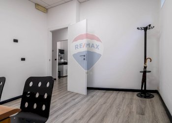 Stanza vuota - Locale Commerciale Via Roma
 
120, Guidonia Montecelio - foto 19