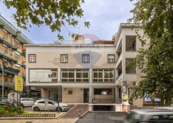 Edificio all\'aperto - Locale Commerciale Via Roma
 
120, Guidonia Montecelio - foto 21