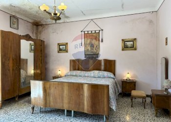 Camera / camera da letto - Casa indipendente Via Orientale
 
snc, Roccasicura - foto 42