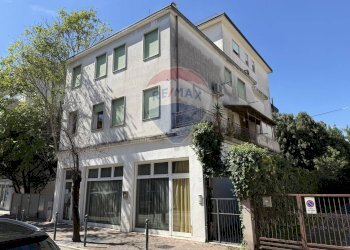 Edificio all\'aperto - Locale Commerciale Via Felisati
70, Venezia - foto 1