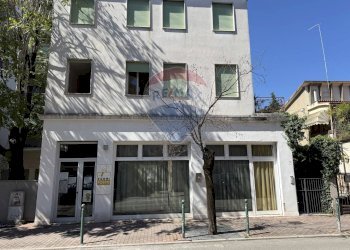 Casa all\'aperto - Locale Commerciale Via Felisati
70, Venezia - foto 2