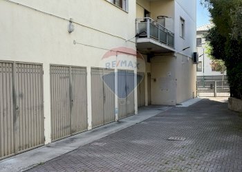 Edificio all\'aperto - Locale Commerciale Via Felisati
70, Venezia - foto 9