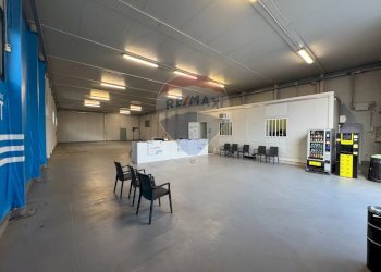 Parcheggio - Capannone Via Dei Gerani
 
2, Modugno - foto 1