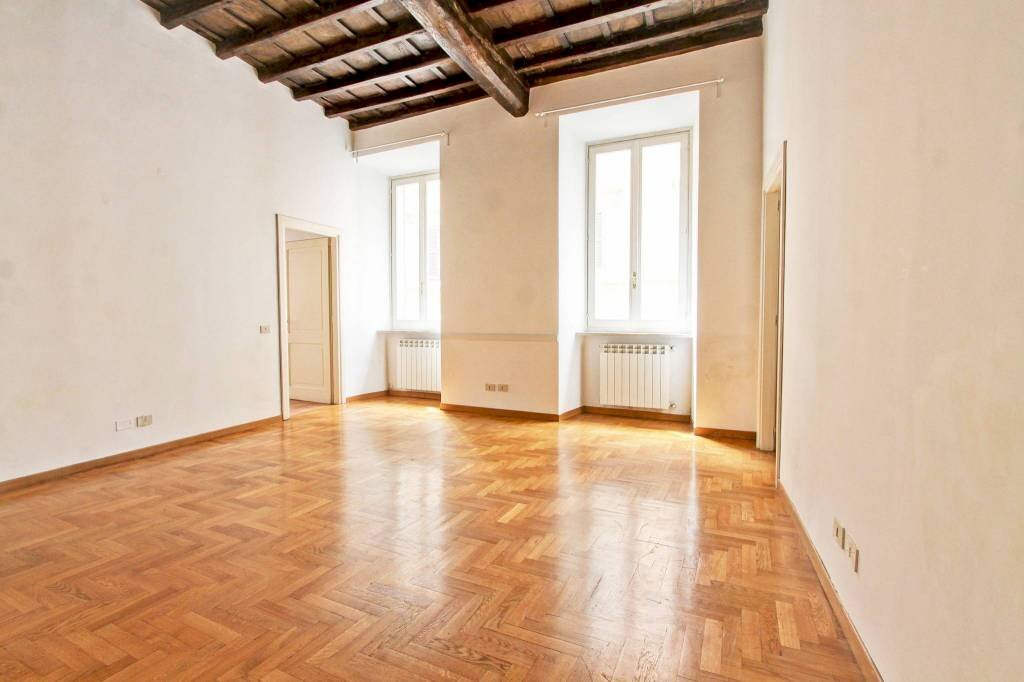 Salone - Trilocale via dei Pastini, 11, Roma (zona Centro Storico) - foto 1