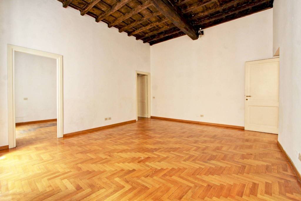 Salone - Trilocale via dei Pastini, 11, Roma (zona Centro Storico) - foto 2