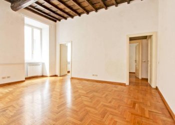 Salone - Trilocale via dei Pastini, 11, Roma (zona Centro Storico) - foto 5