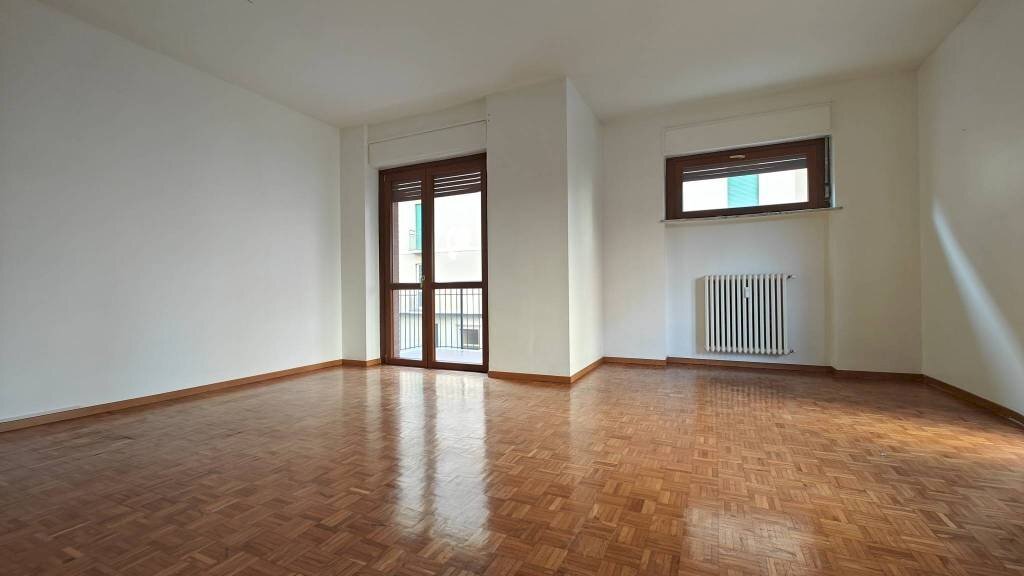 Soggiorno - Four-room apartment via Tripoli, 10/20, Torino (neighborhood Santa Rita) - photo 2