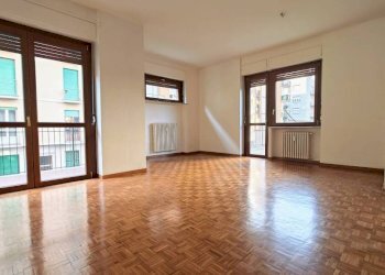 Soggiorno - Quadrilocale via Tripoli, 10/20, Torino (zona Santa Rita) - foto 1