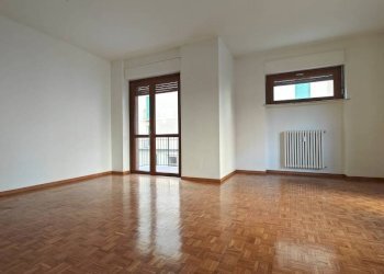 Soggiorno - Quadrilocale via Tripoli, 10/20, Torino (zona Santa Rita) - foto 2