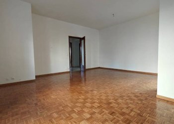 Soggiorno - Quadrilocale via Tripoli, 10/20, Torino (zona Santa Rita) - foto 3