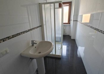 Bagno - Quadrilocale via Tripoli, 10/20, Torino (zona Santa Rita) - foto 10