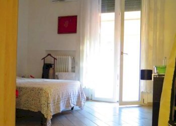 Camera da letto - Trilocale via Milano, Parma - foto 8