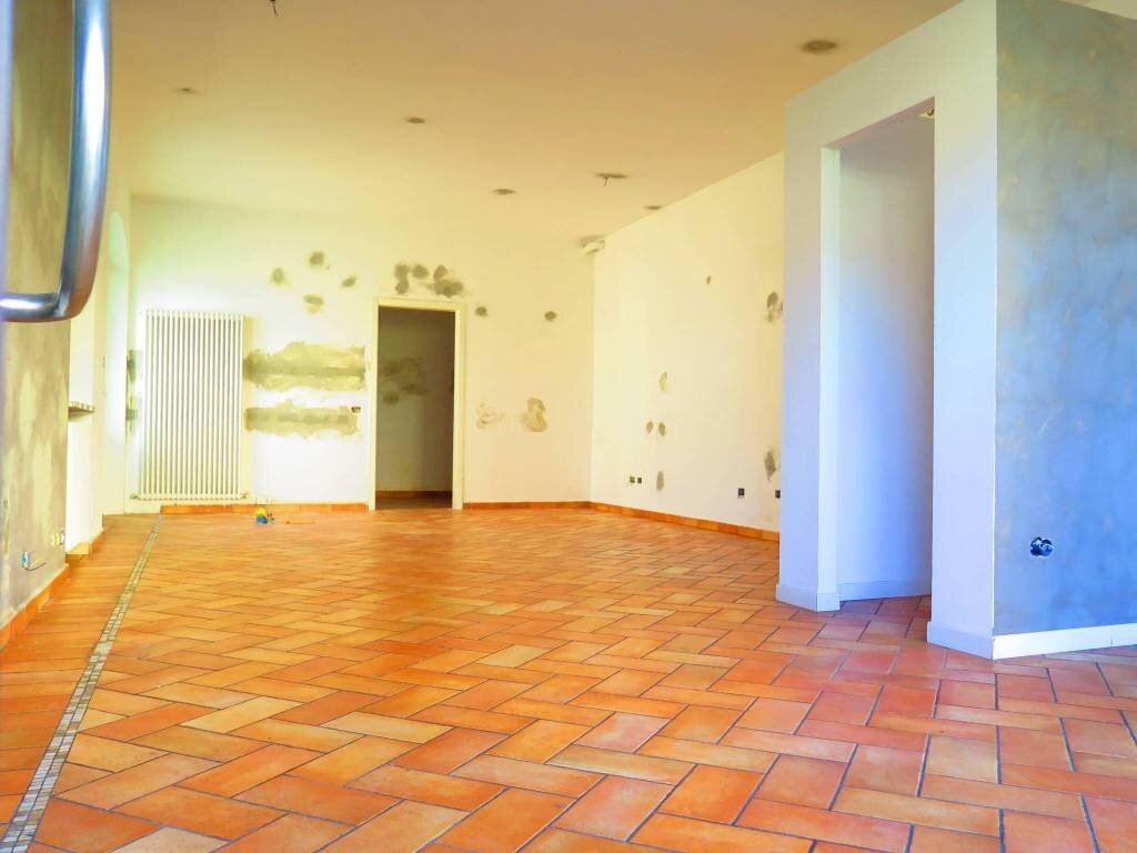 Stanza non arredata - Shop via Roma, 27, Gropparello - photo 3