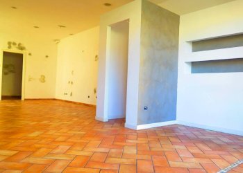 Stanza non arredata - Shop via Roma, 27, Gropparello - photo 2