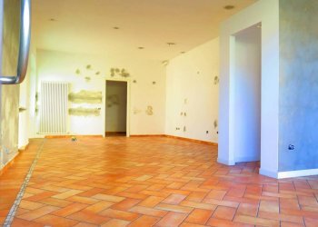 Stanza non arredata - Shop via Roma, 27, Gropparello - photo 3