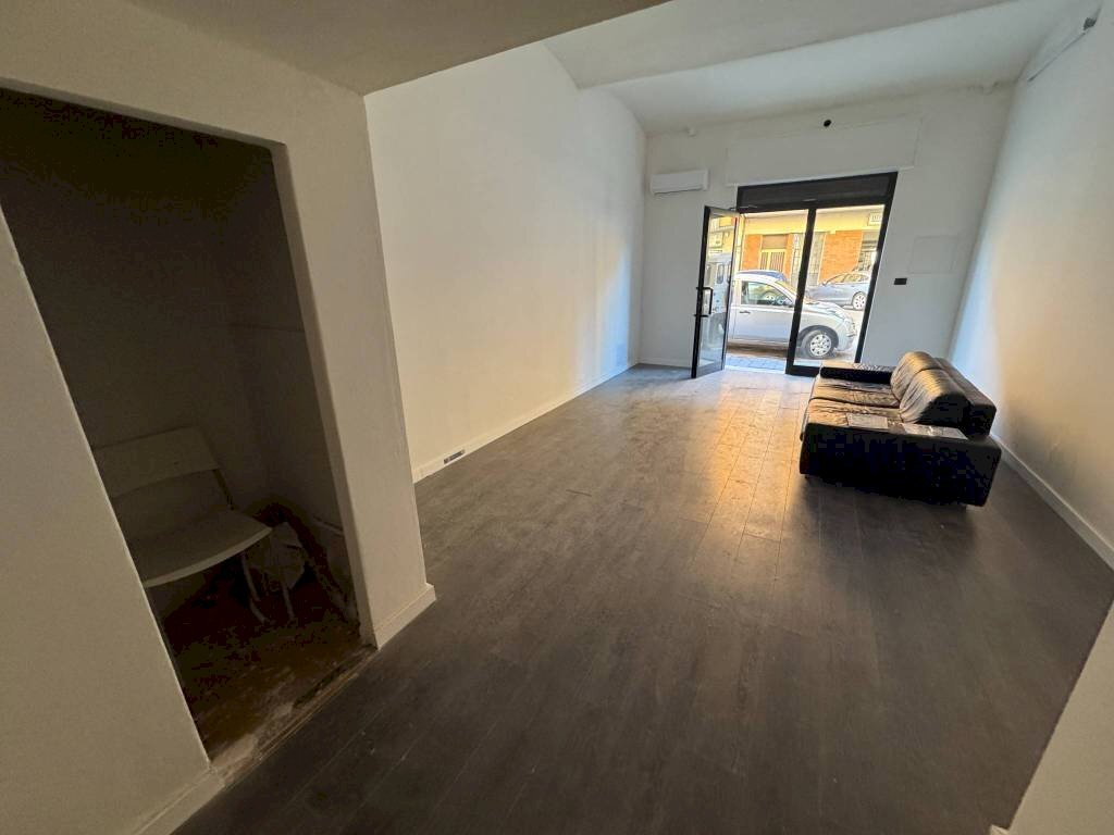 Interno non residenziale - Negozio via Porrettana, 308, Casalecchio di Reno - foto 1