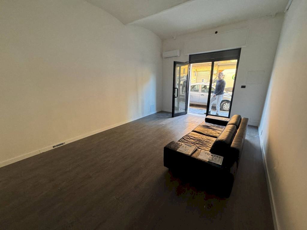 Interno non residenziale - Negozio via Porrettana, 308, Casalecchio di Reno - foto 3