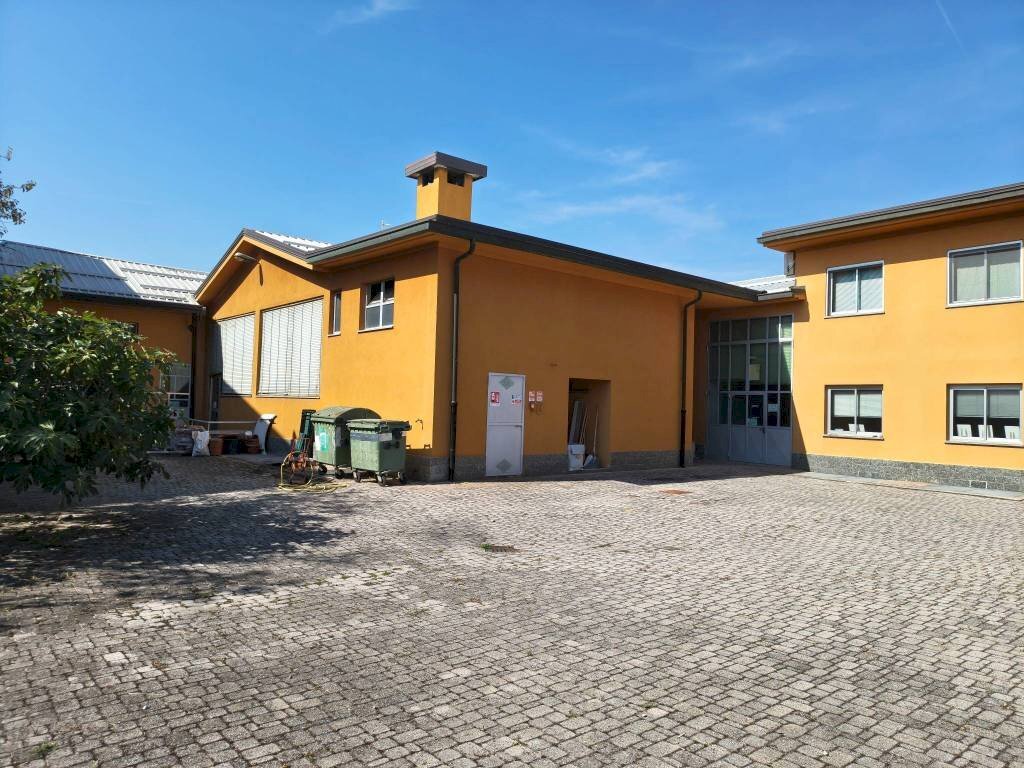 Cortile interno - Capannone strada Privata, 3, Carrù - foto 1