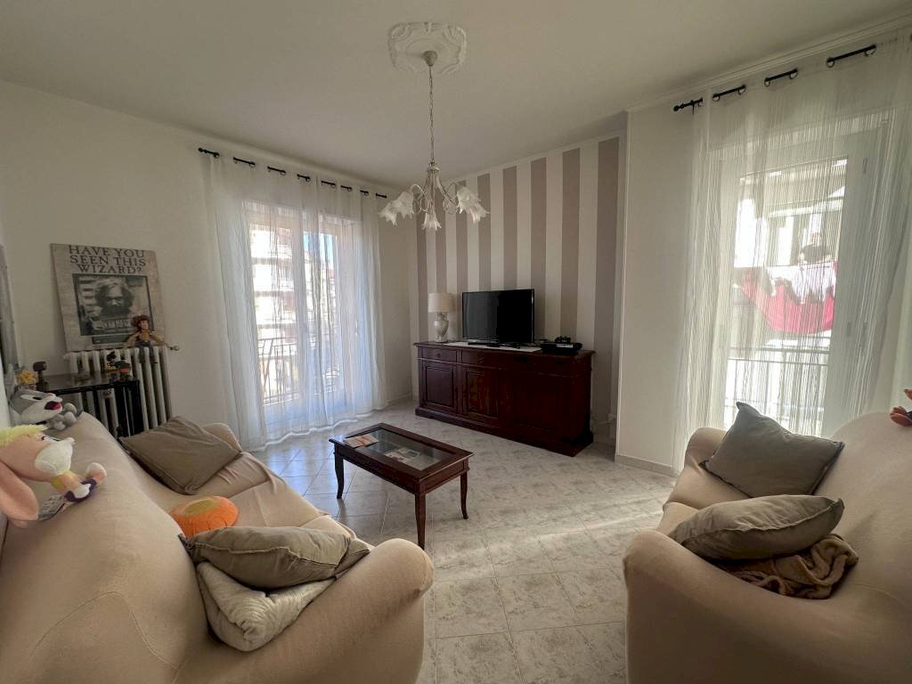 Salone - Trilocale via Giacomo Puccini, 19, Carmagnola - foto 1