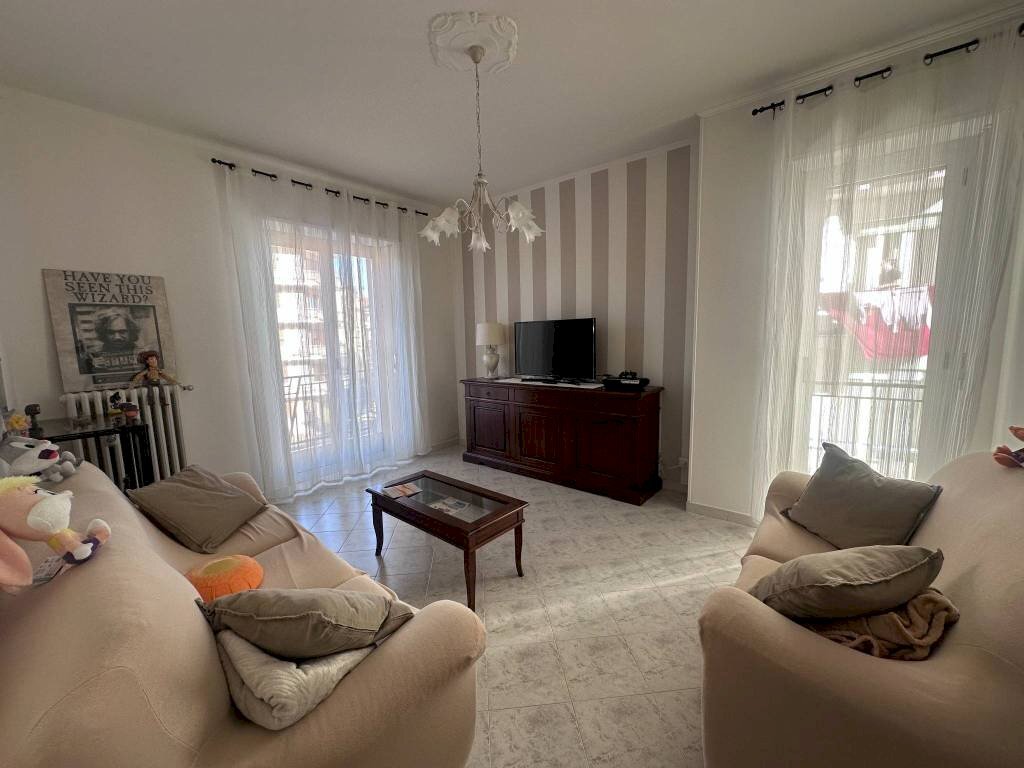 Salone - Trilocale via Giacomo Puccini, 19, Carmagnola - foto 2