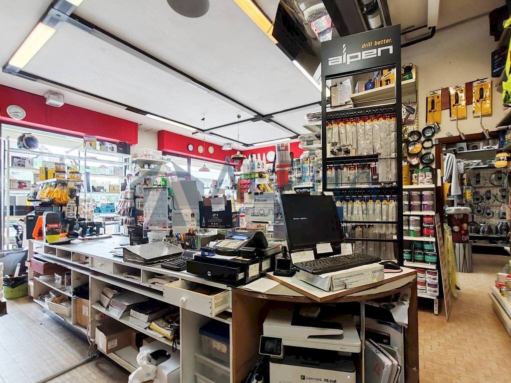 Interno non residenziale - Colorificio - Ferramenta - Elettricità viale della Repubblica, San Mauro Pascoli - foto 2