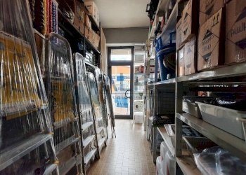 Interno non residenziale - Colorificio - Ferramenta - Elettricità viale della Repubblica, San Mauro Pascoli - foto 3
