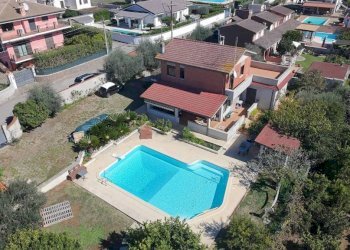 Piscina - Villa via Seneca, Genzano di Roma - foto 1