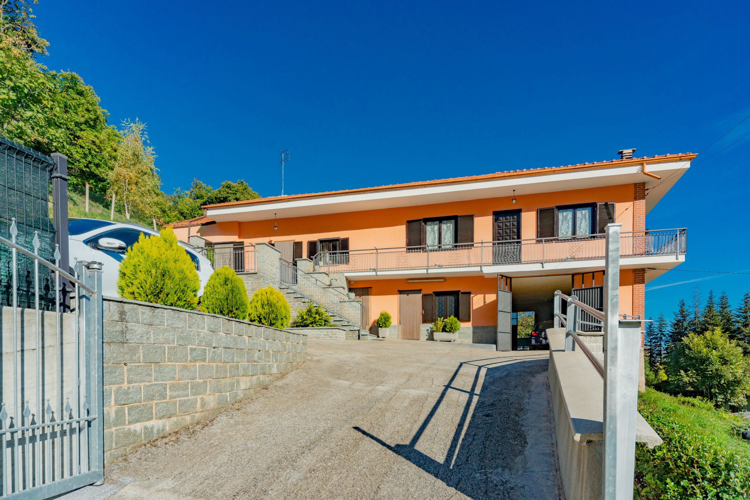 Single Family Villa Via Monte Pelvo, Caraglio - photo 1