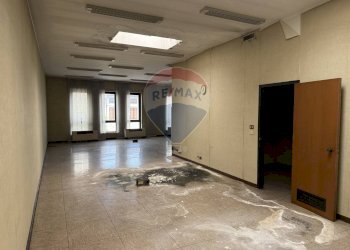 Stanza vuota - Stabile - Palazzo Via Giuseppe Garibaldi
 
48, Bovolone - foto 61