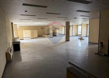 Parcheggio - Stabile - Palazzo Via Giuseppe Garibaldi
 
48, Bovolone - foto 31