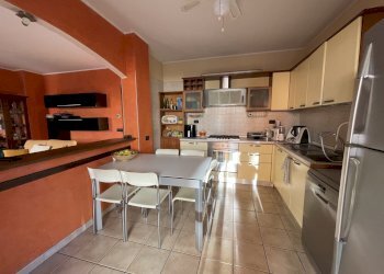 cucina abitabile - Villa a Schiera via Luciano Berio  7, Manoppello - foto 5