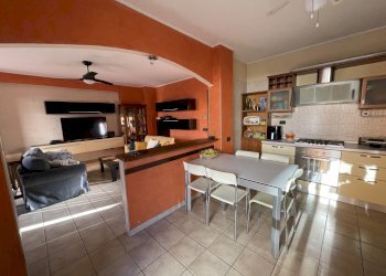 cucina abitabile - Villa a Schiera via Luciano Berio  7, Manoppello - foto 6